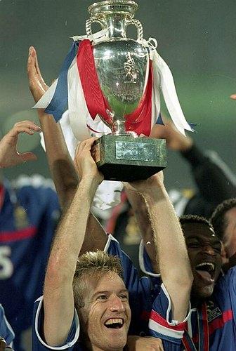 法国2000欧洲杯冠军（2000年欧洲杯法国队每场比赛）
